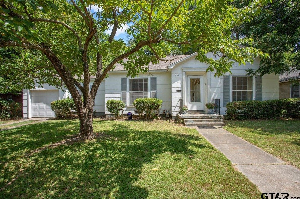 1935 Cleveland, Paris, TX 75460