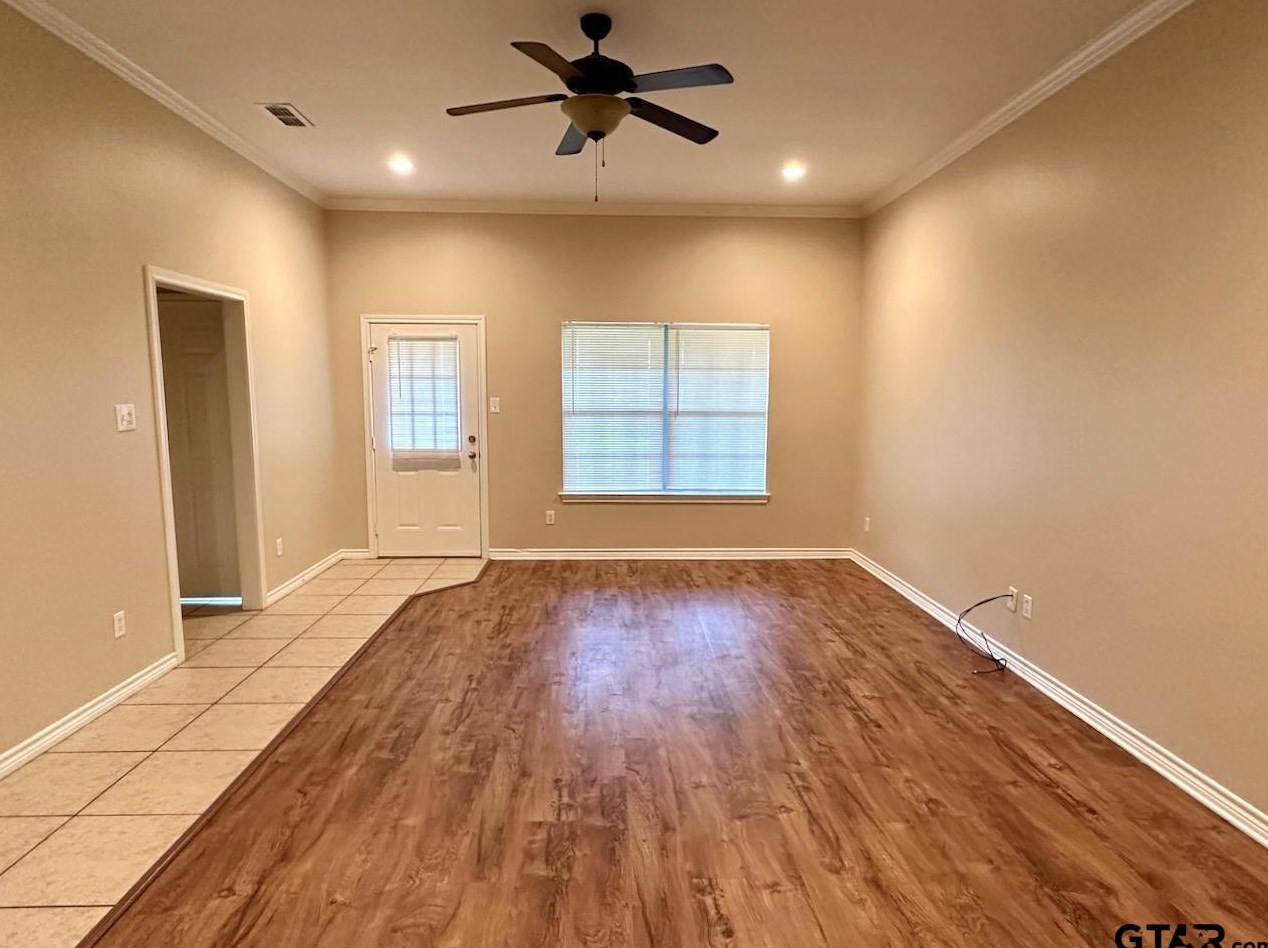 8345 Garrett Dr, Tyler, TX 75703