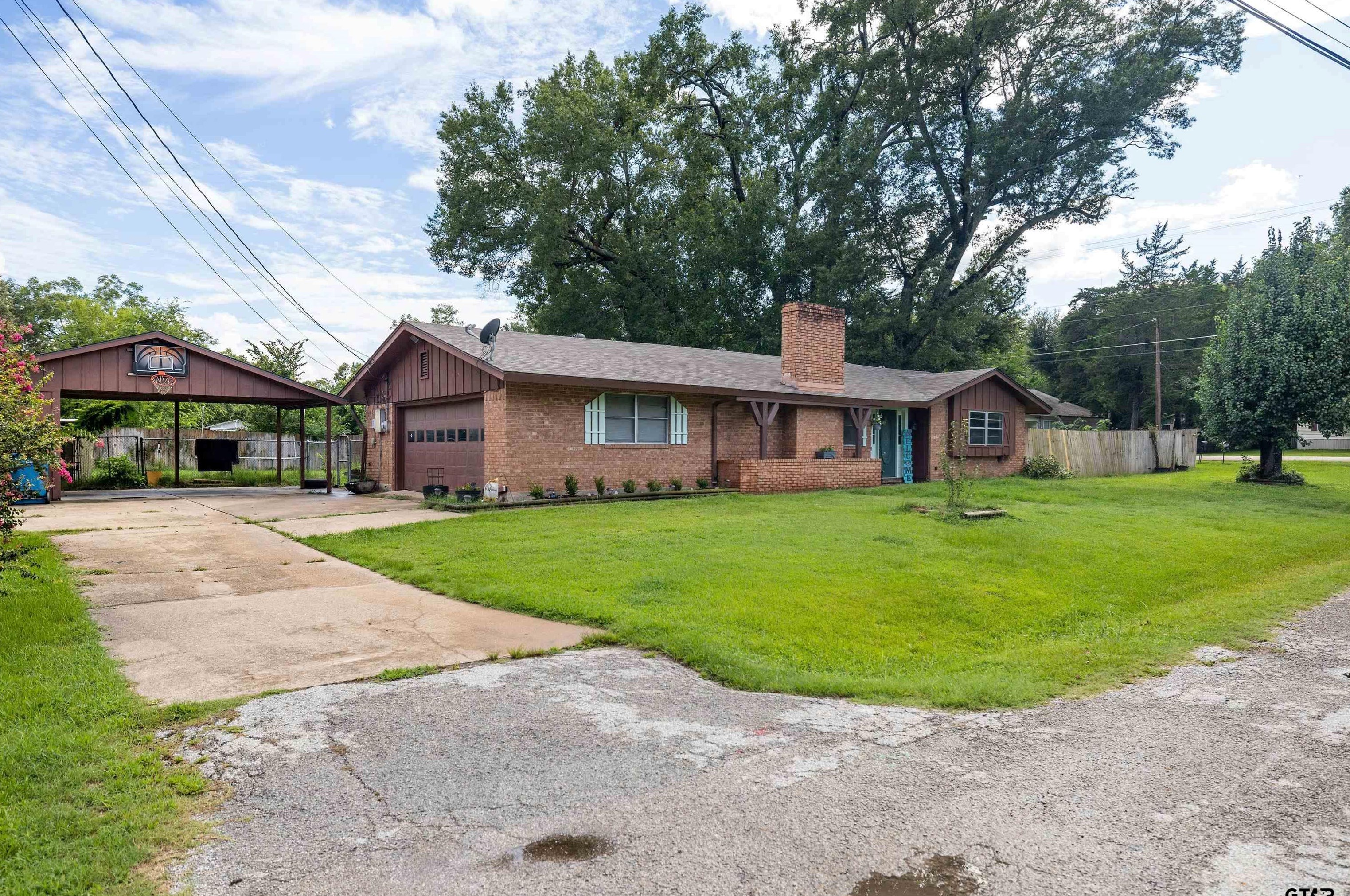 302 Clover Ln, Big Sandy, TX 75755