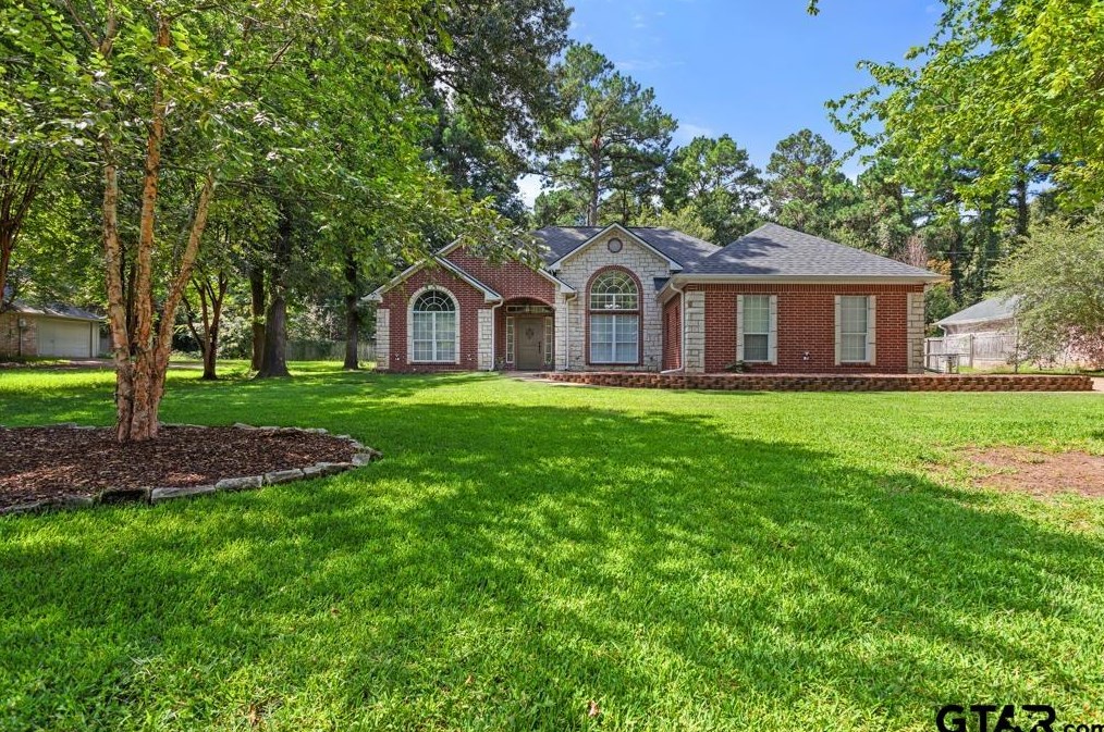 17375 Mary Martin Dr, Flint, TX 75762