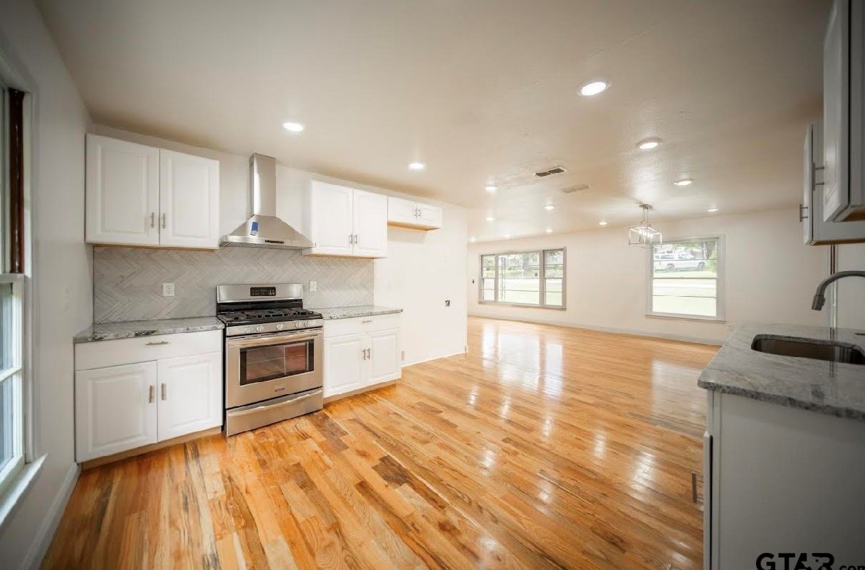 1556 Crescent Dr, Tyler, TX 75701