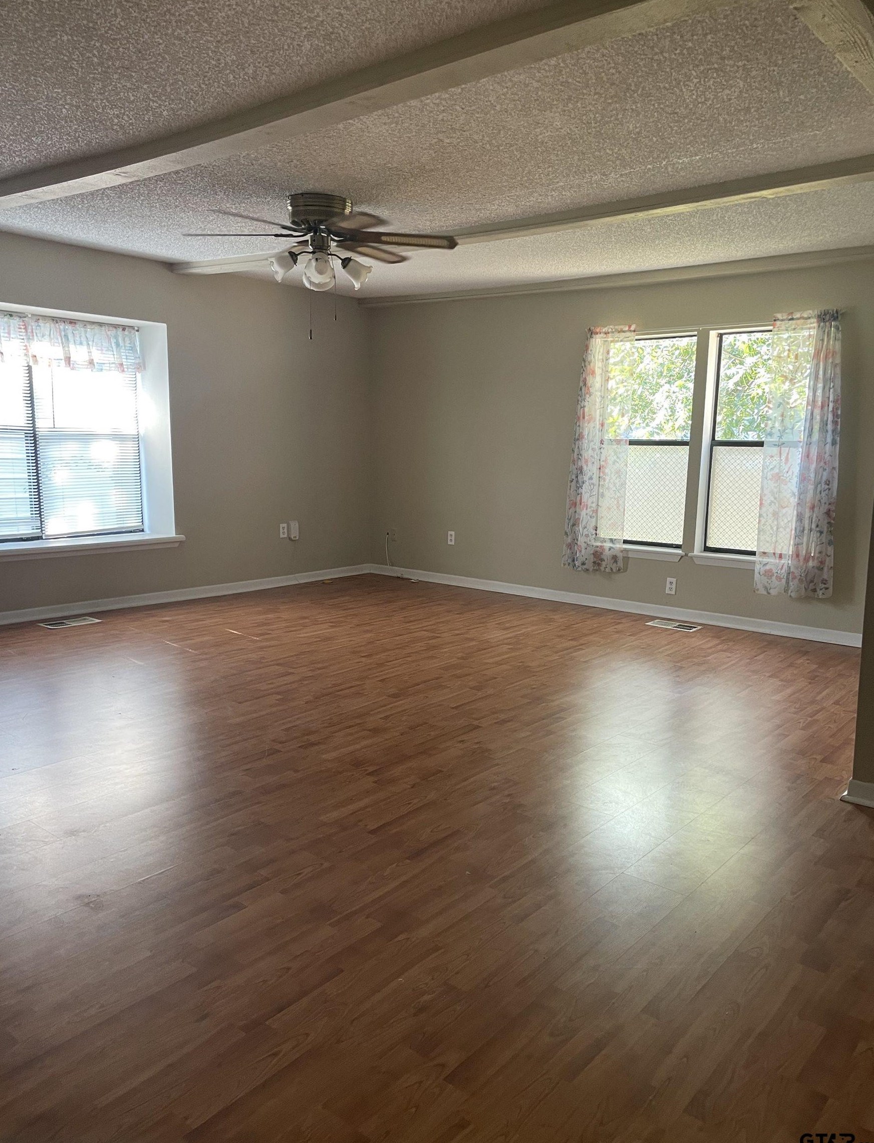 719 719 W Butler St, Gilmer, TX 75644