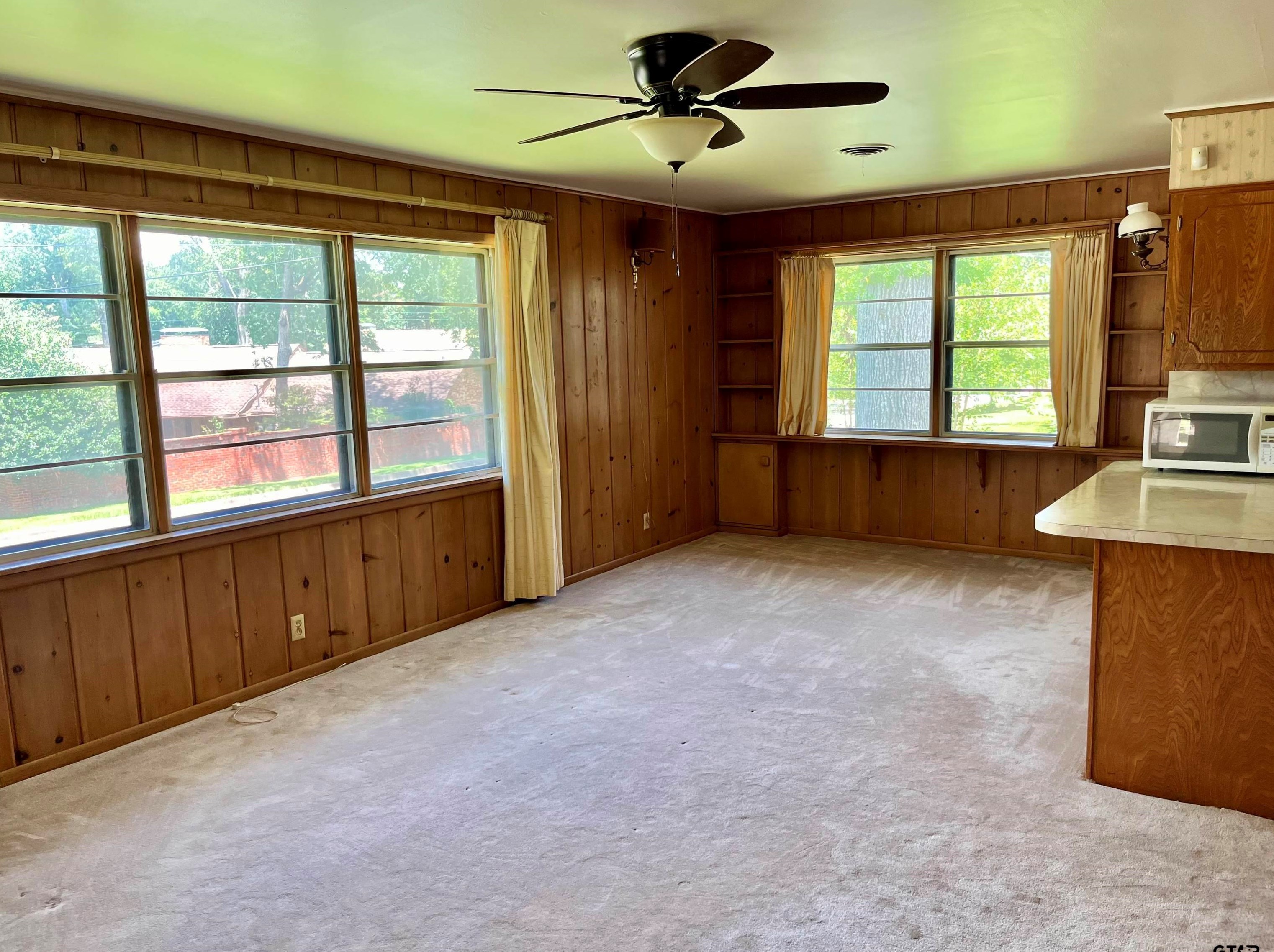 1015 Rhodes Dr, Tyler, TX 75701