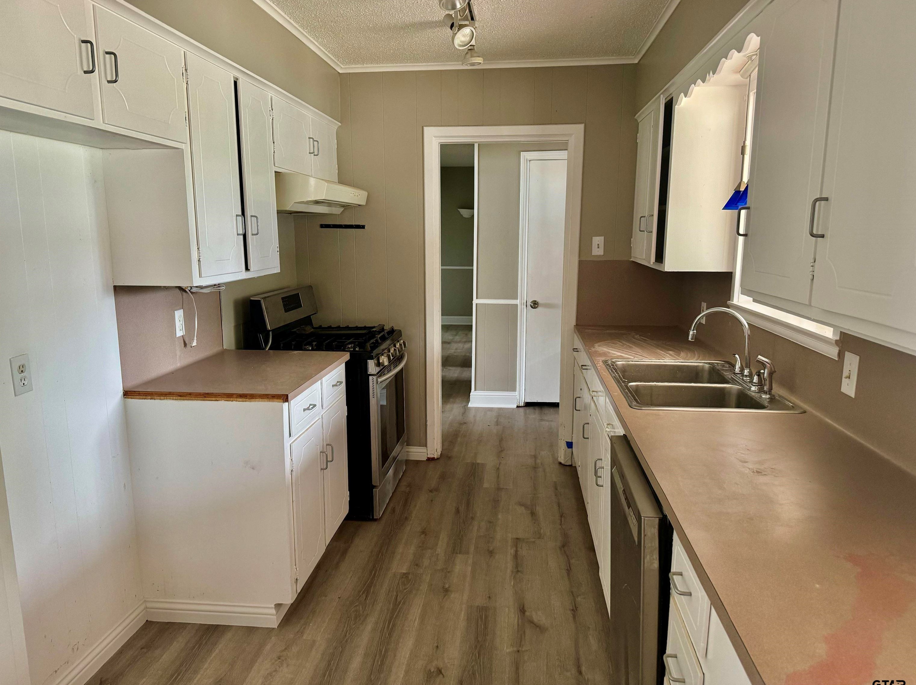 1436 Santa Rosa Dr, Tyler, TX 75701-8142