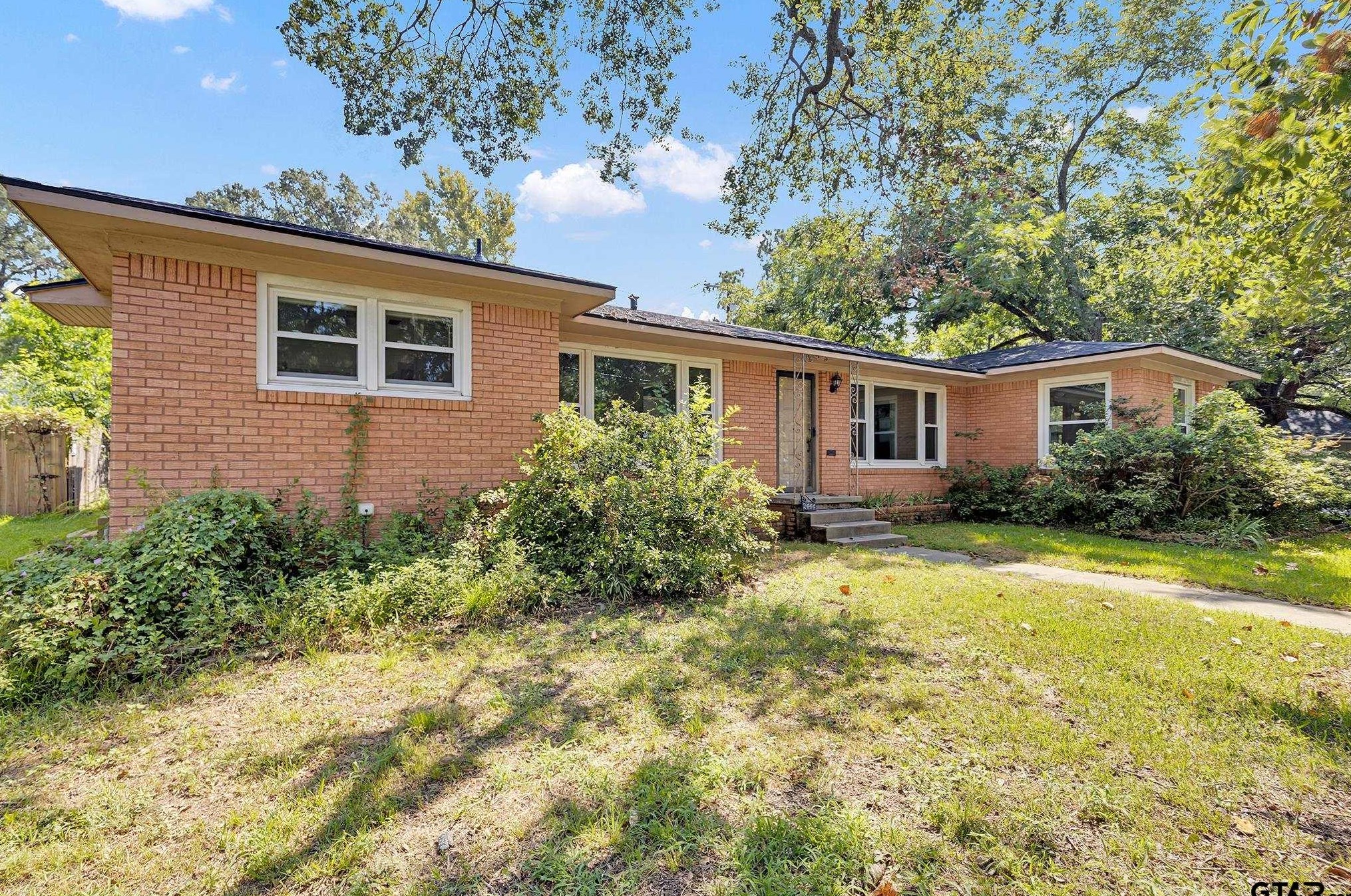 2444 Sunnybrook Dr, Tyler, TX 75701-5212