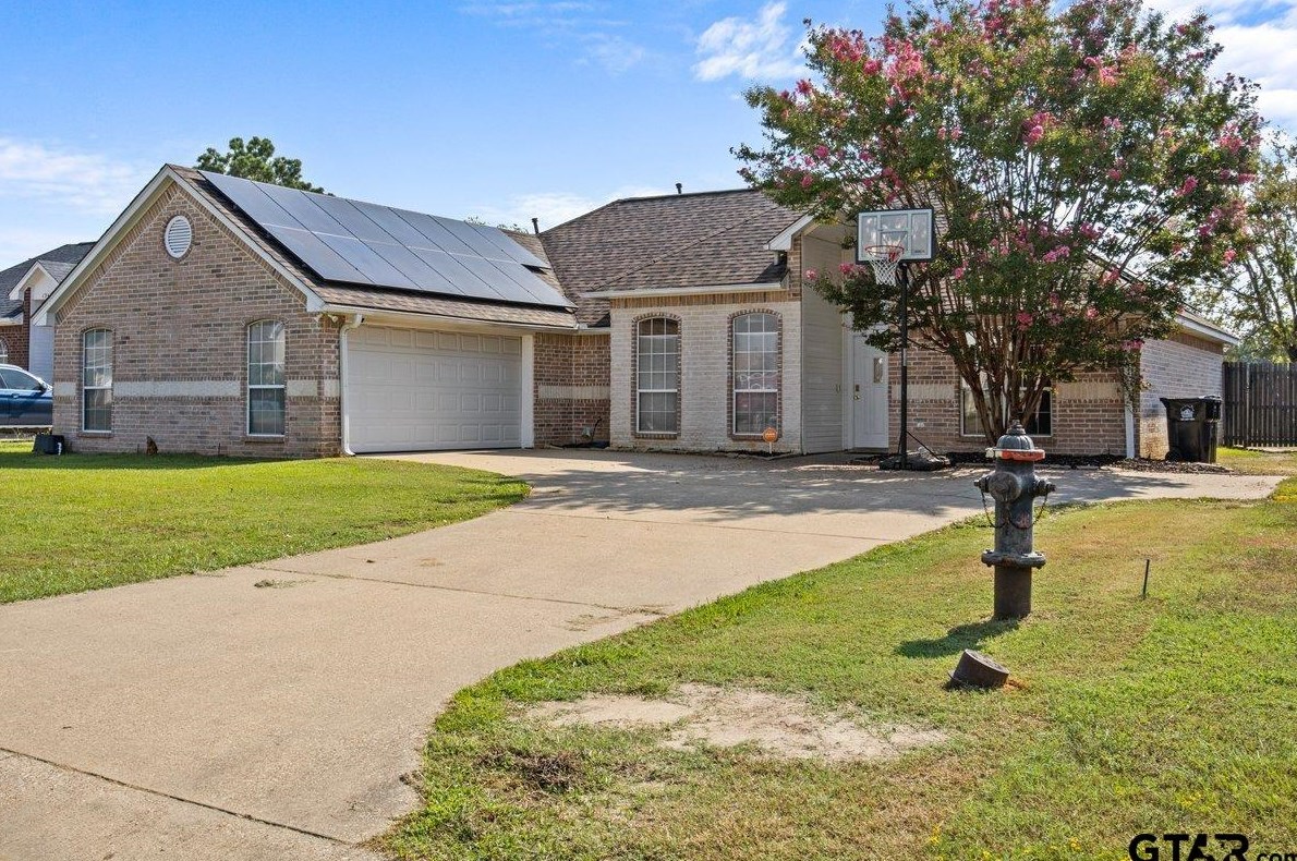 19431 Sara Ln, Flint, TX 75762