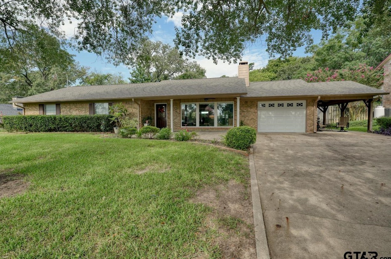 222 Fairlawn Dr, Hide A Way, TX 75771