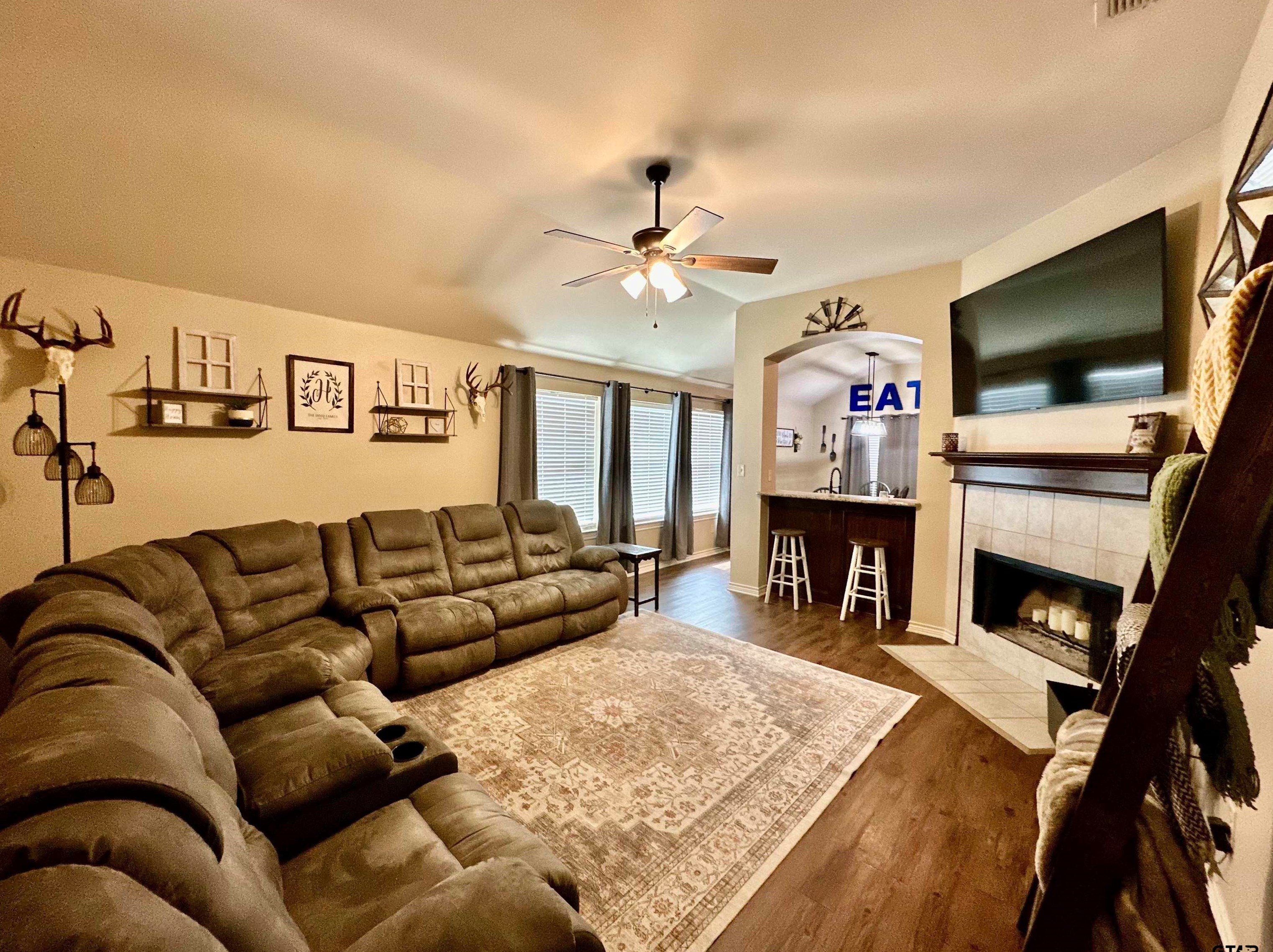 105 Abby Ct, Chandler, TX 75758