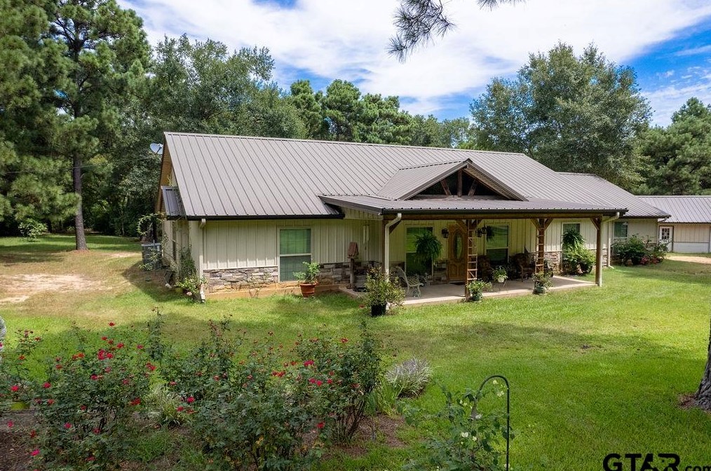 2100 An County Road 2202, Palestine, TX 75803-3197