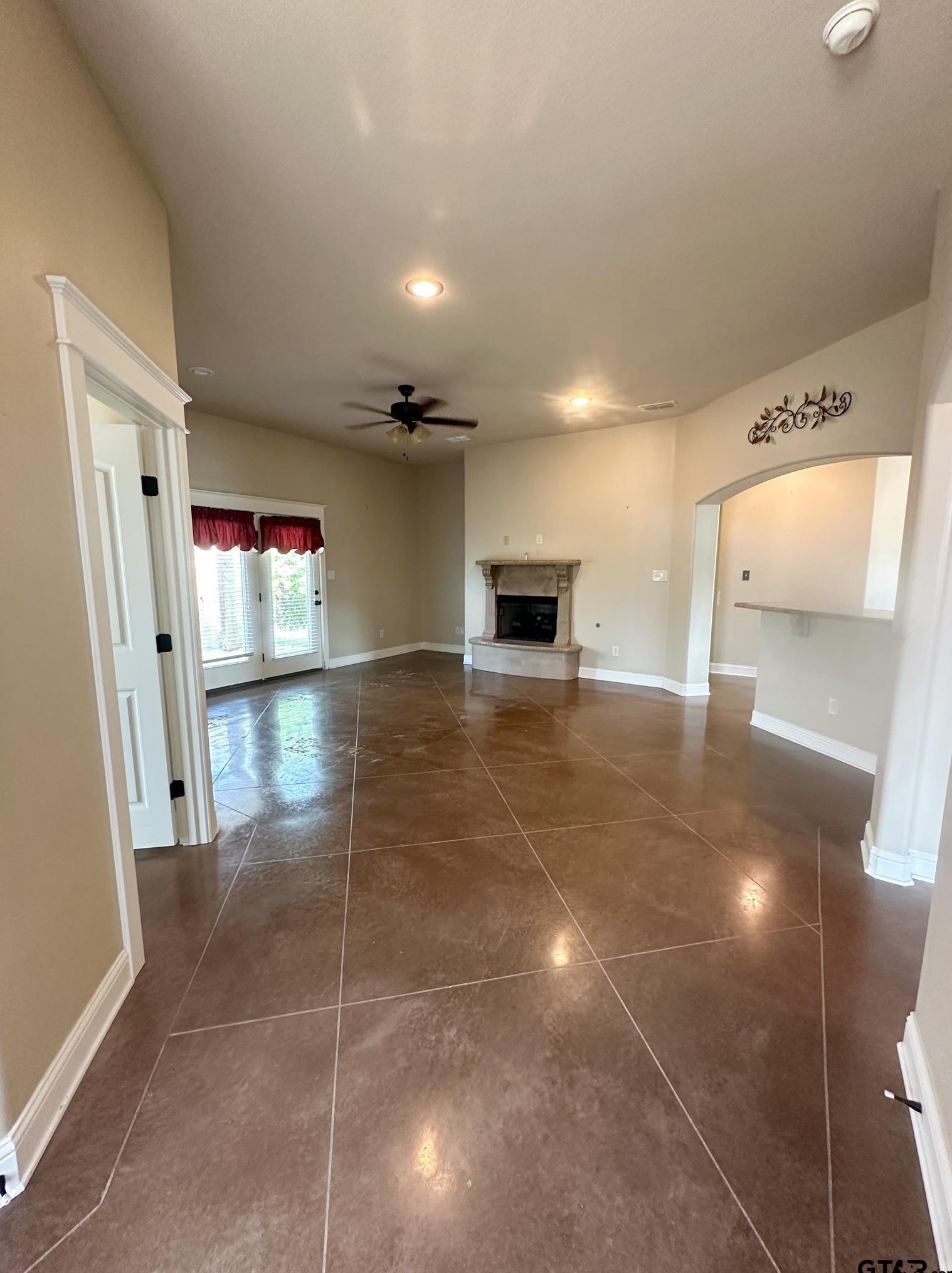 705 Linus Ln, Hide A Way, TX 75771