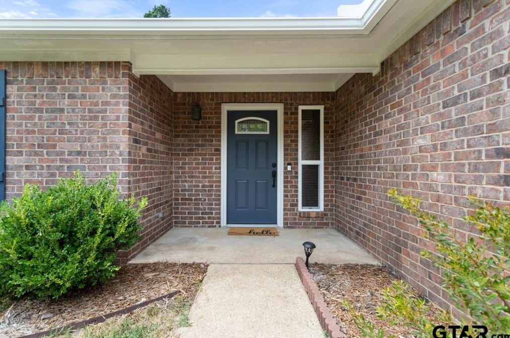 1112 Carol Dr, Hide A Way, TX 75771