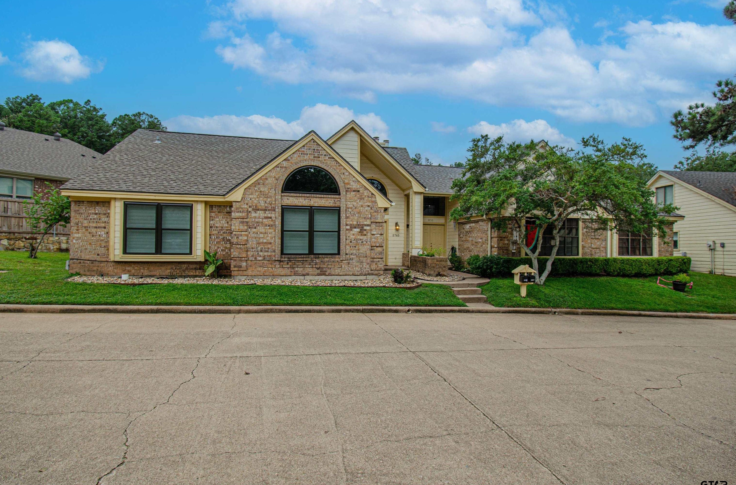 5755 Golden Oaks Drive, Tyler, TX 75703