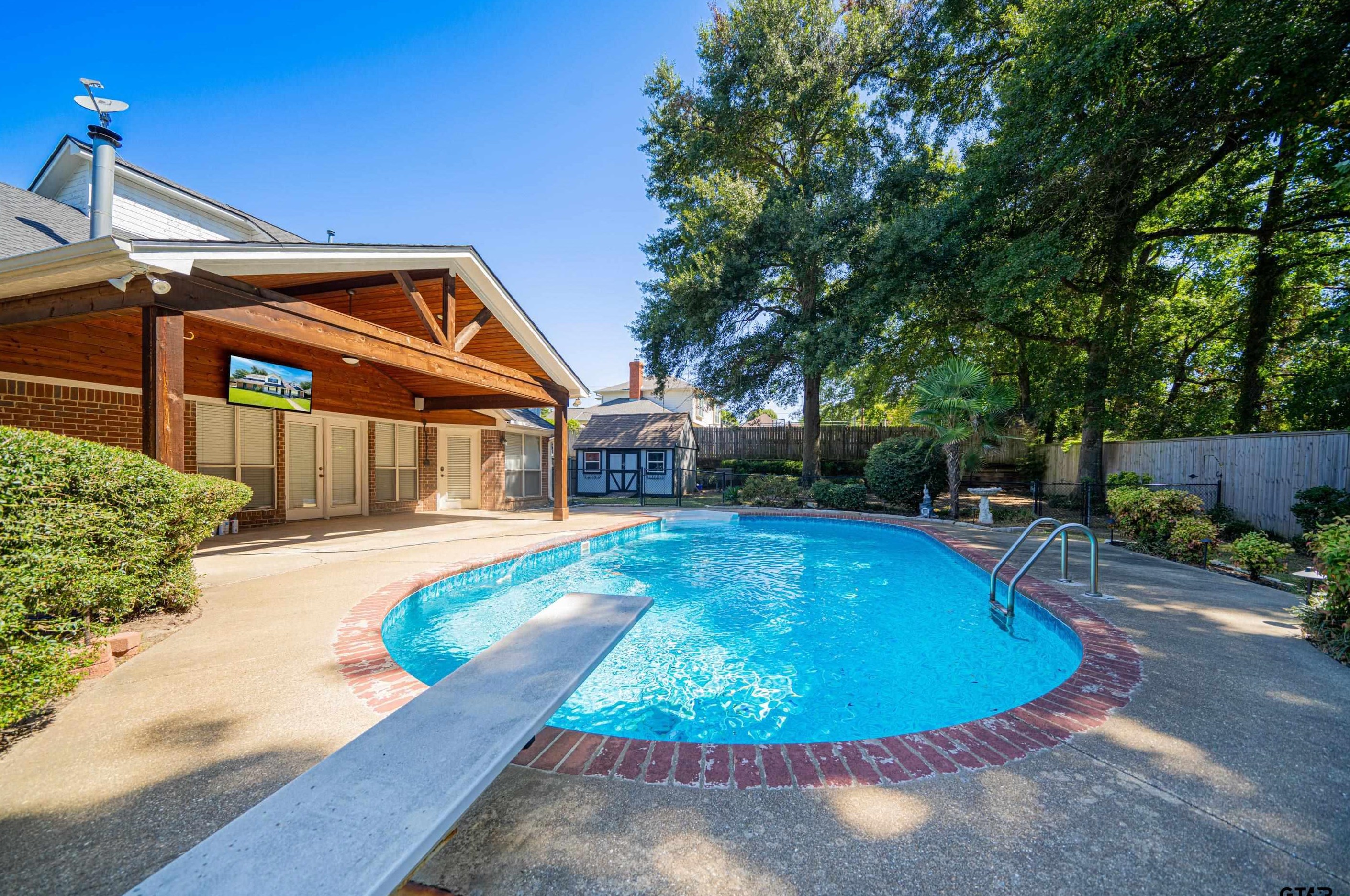 1704 W Northwood Ct, Longview, TX 75605