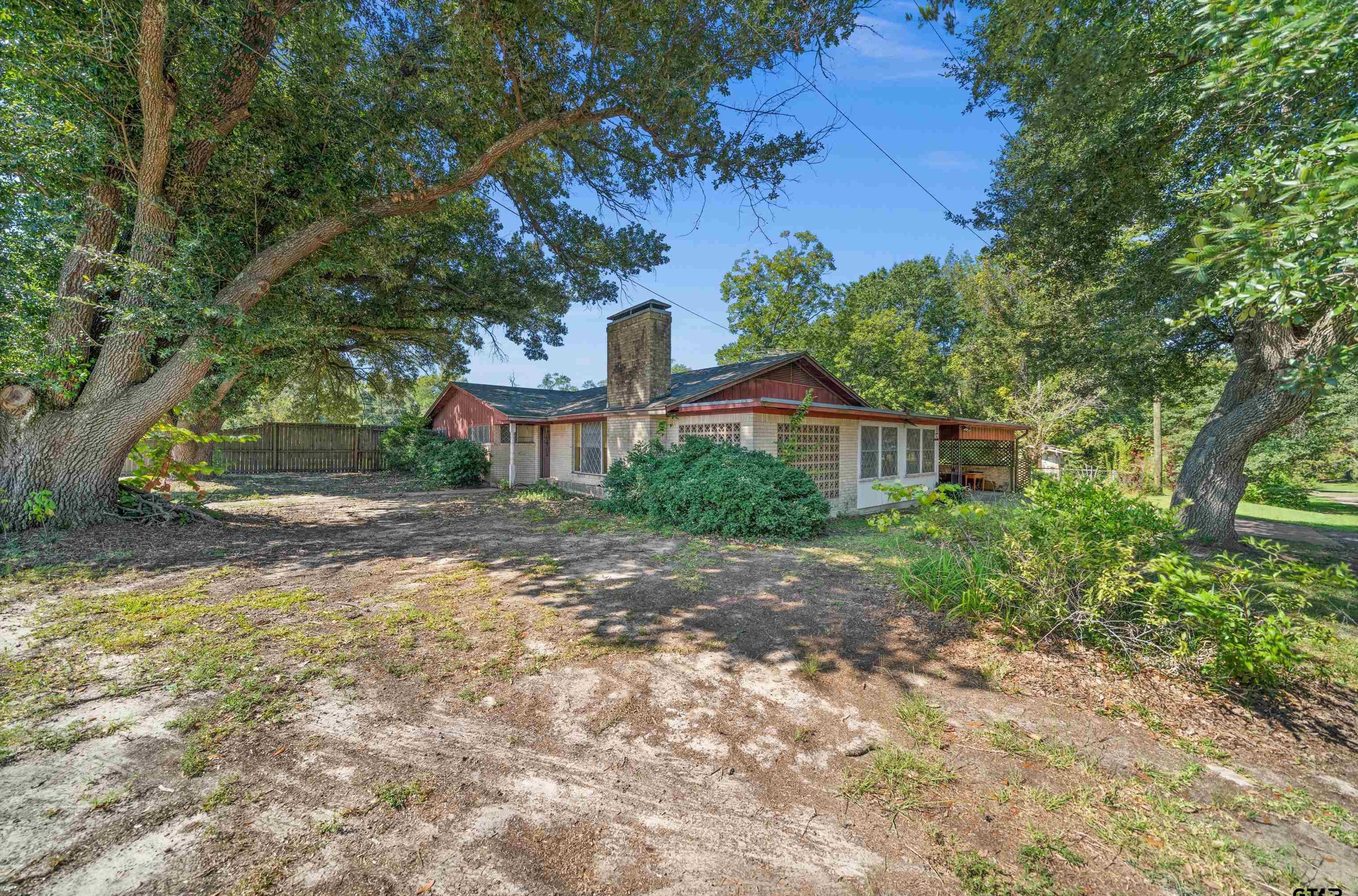 105 N Motley Dr, Leveretts Chapel, TX 75684