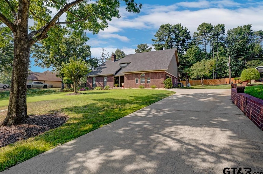 201 Bob White Dr, Gilmer, TX 75645