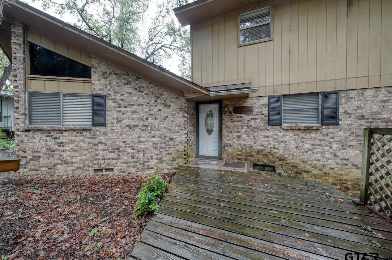 546 Hideaway Ln E, Hide A Way, TX 75771