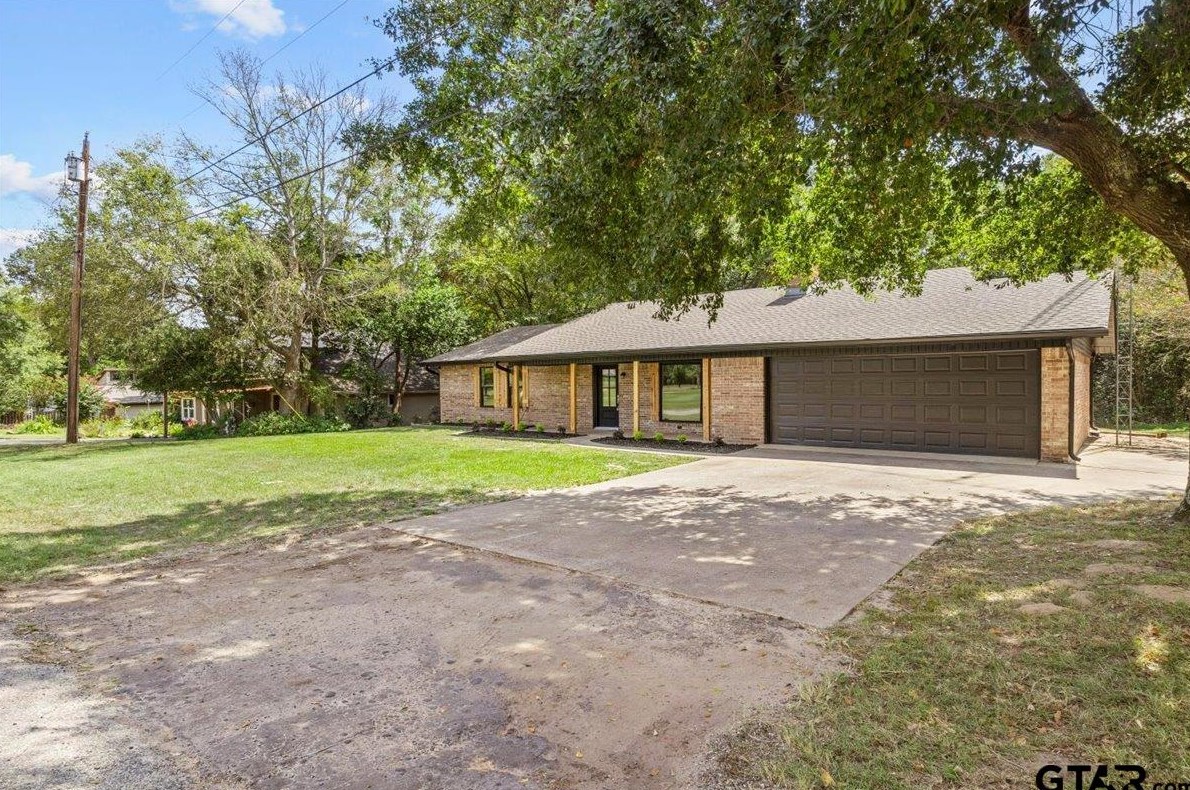 212 Fairlawn Dr, Hide A Way, TX 75771