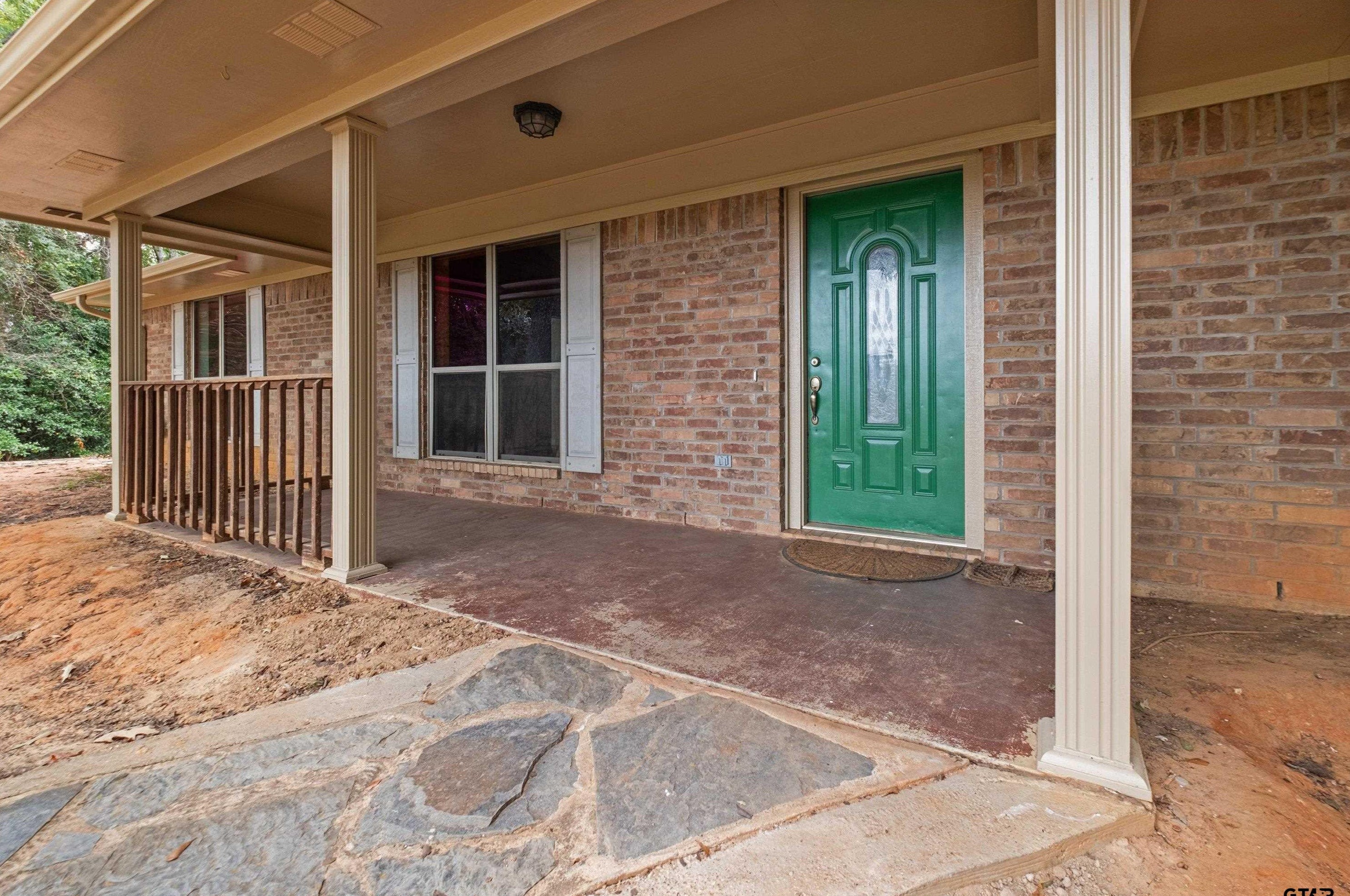 413 Mallory St, Hide A Way, TX 75771