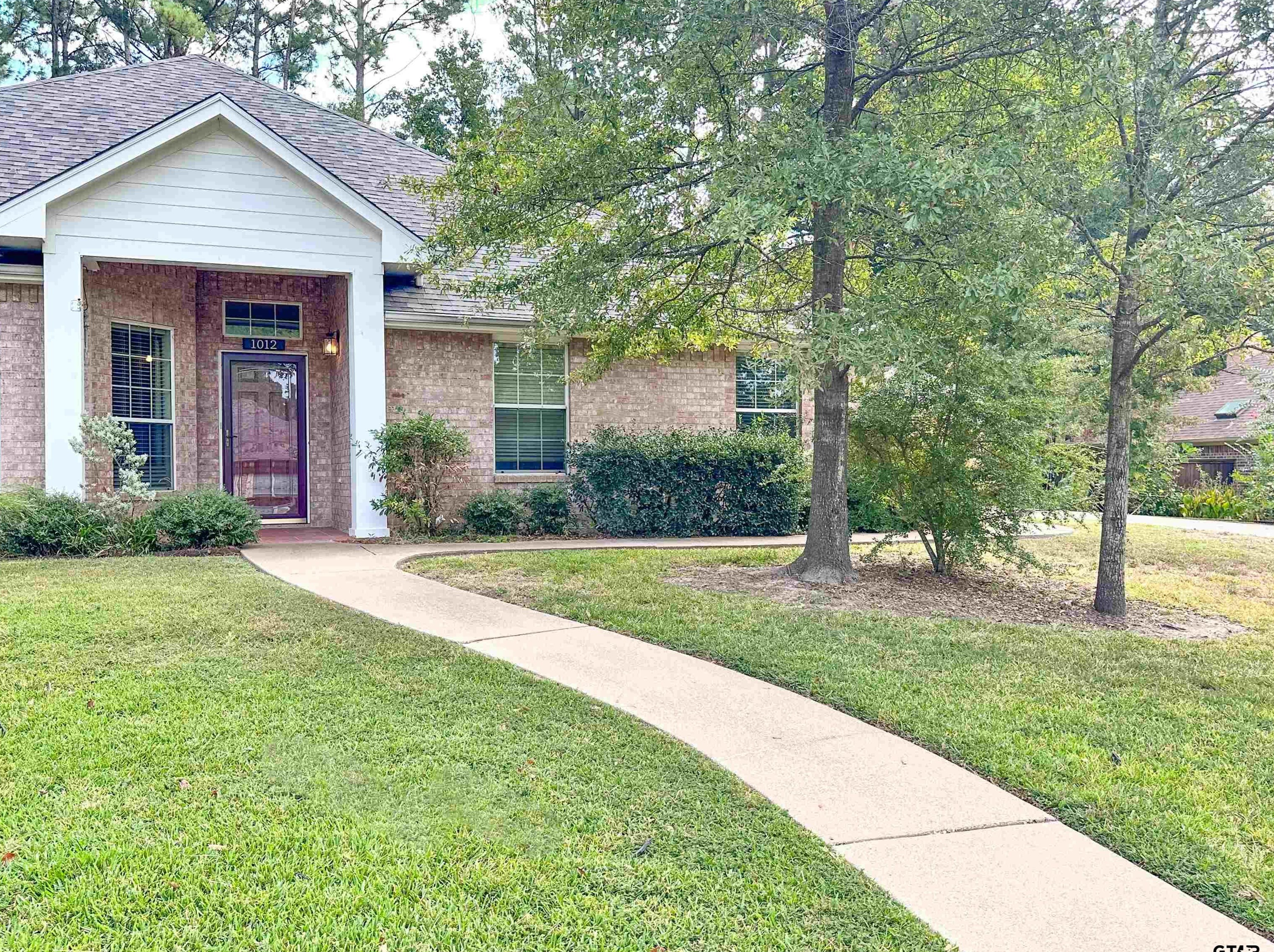 1012 Pebblebrook Ct, Chandler, TX 75758
