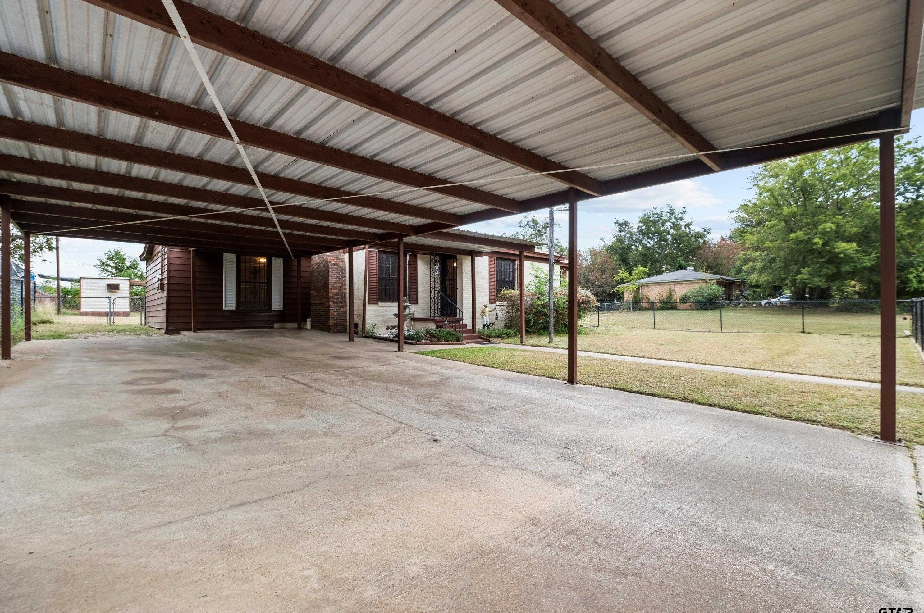 1917 Woodlawn St, Tyler, TX 75702