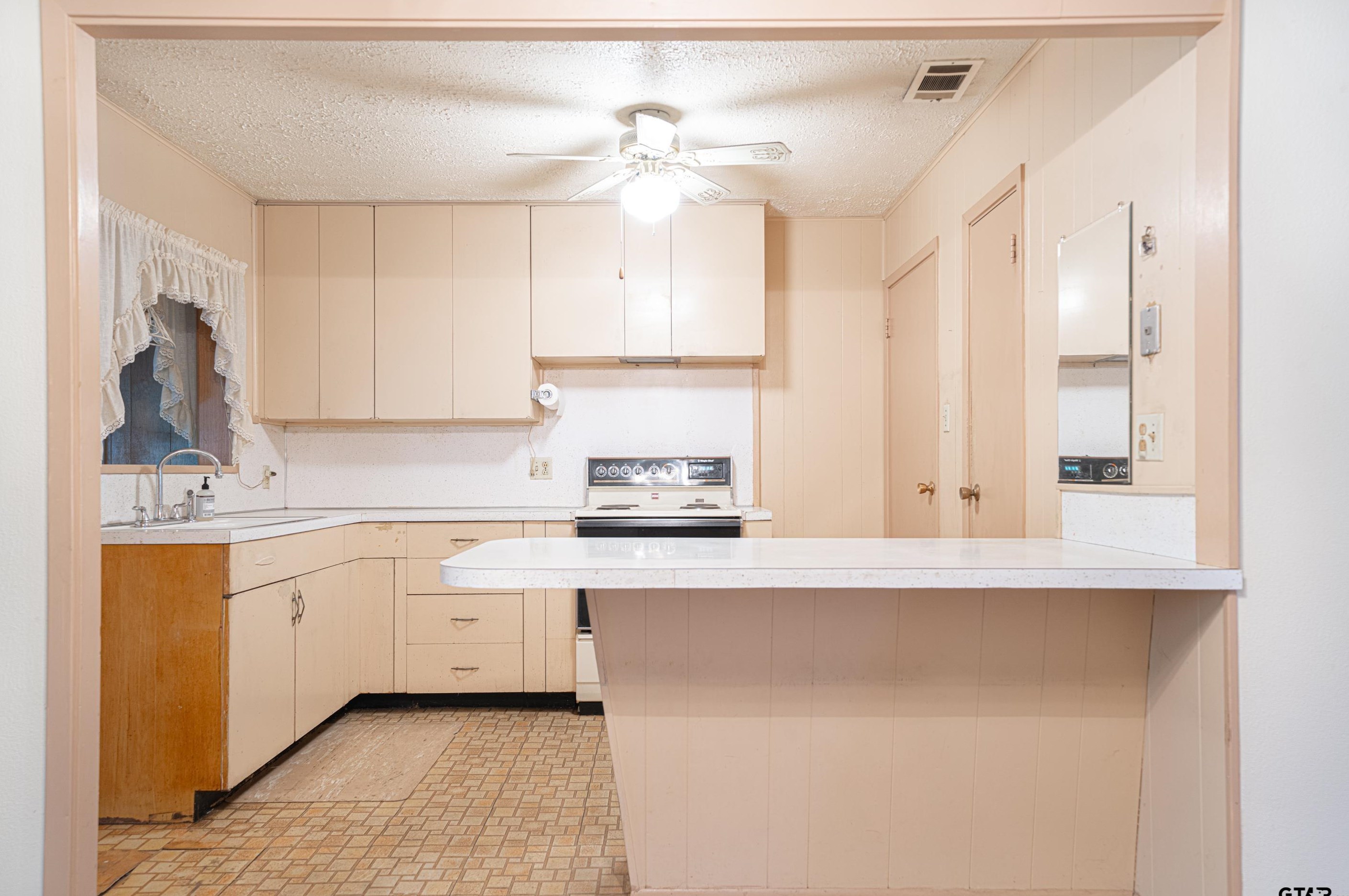 802 N Ln Well Dr, Longview, TX 75604