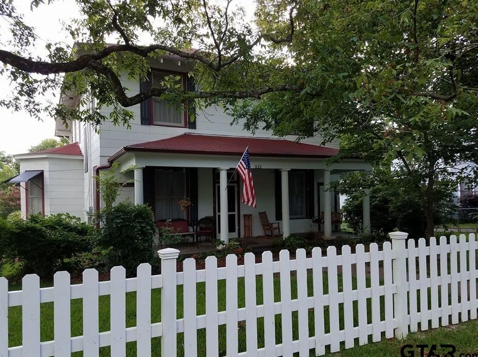 823 S Magnolia St, Palestine, TX 75801