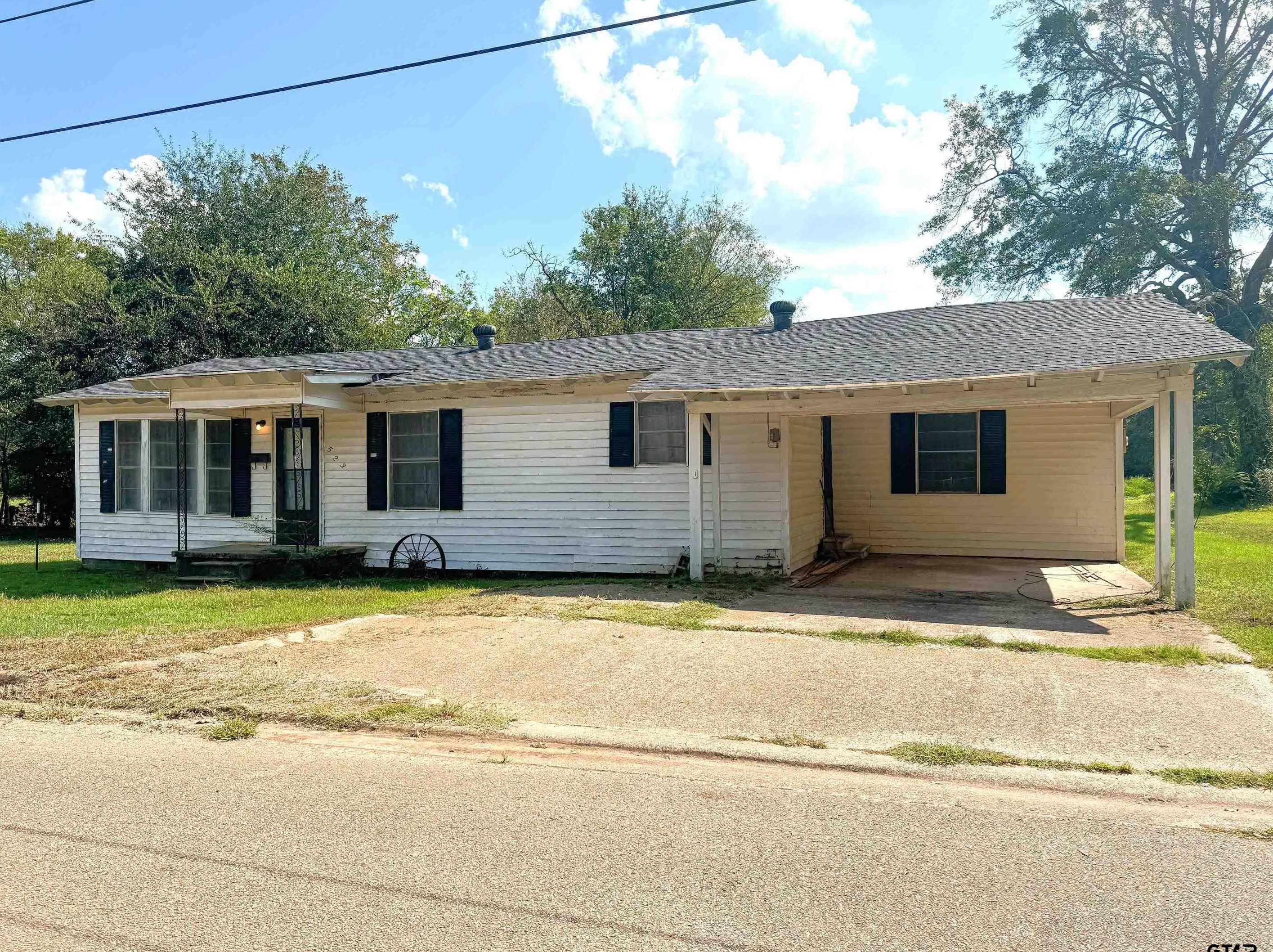 523 West St, Faker, TX 75686