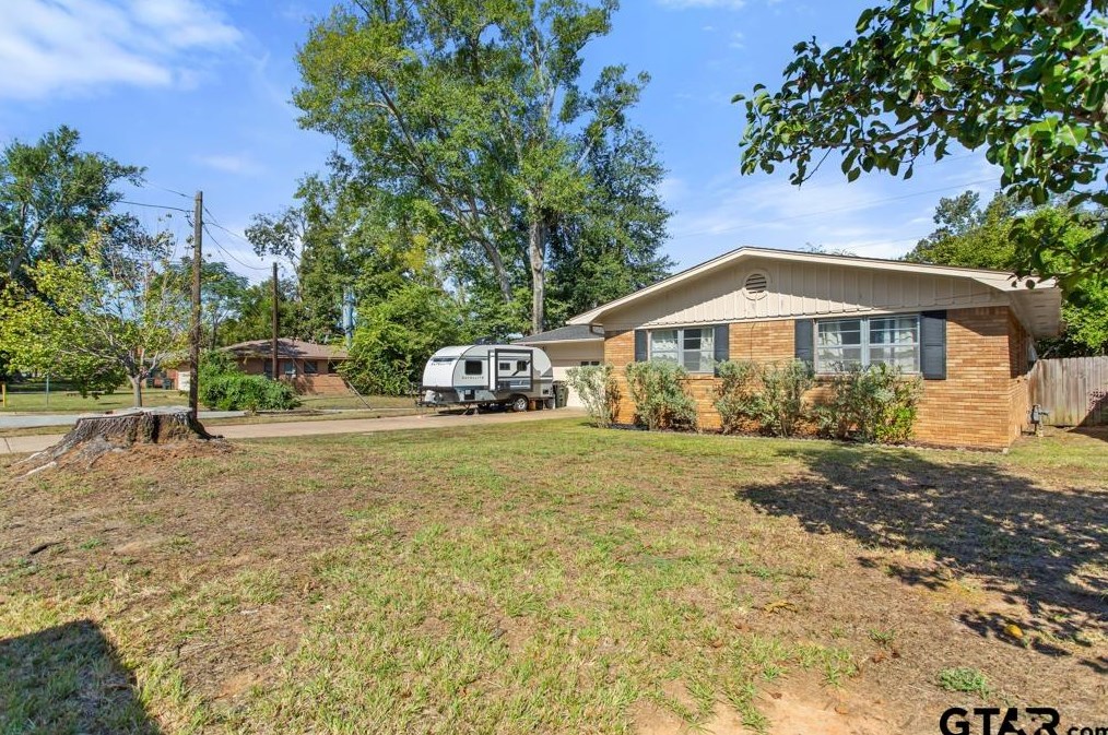 3124 Rollingwood Dr, Tyler, TX 75701