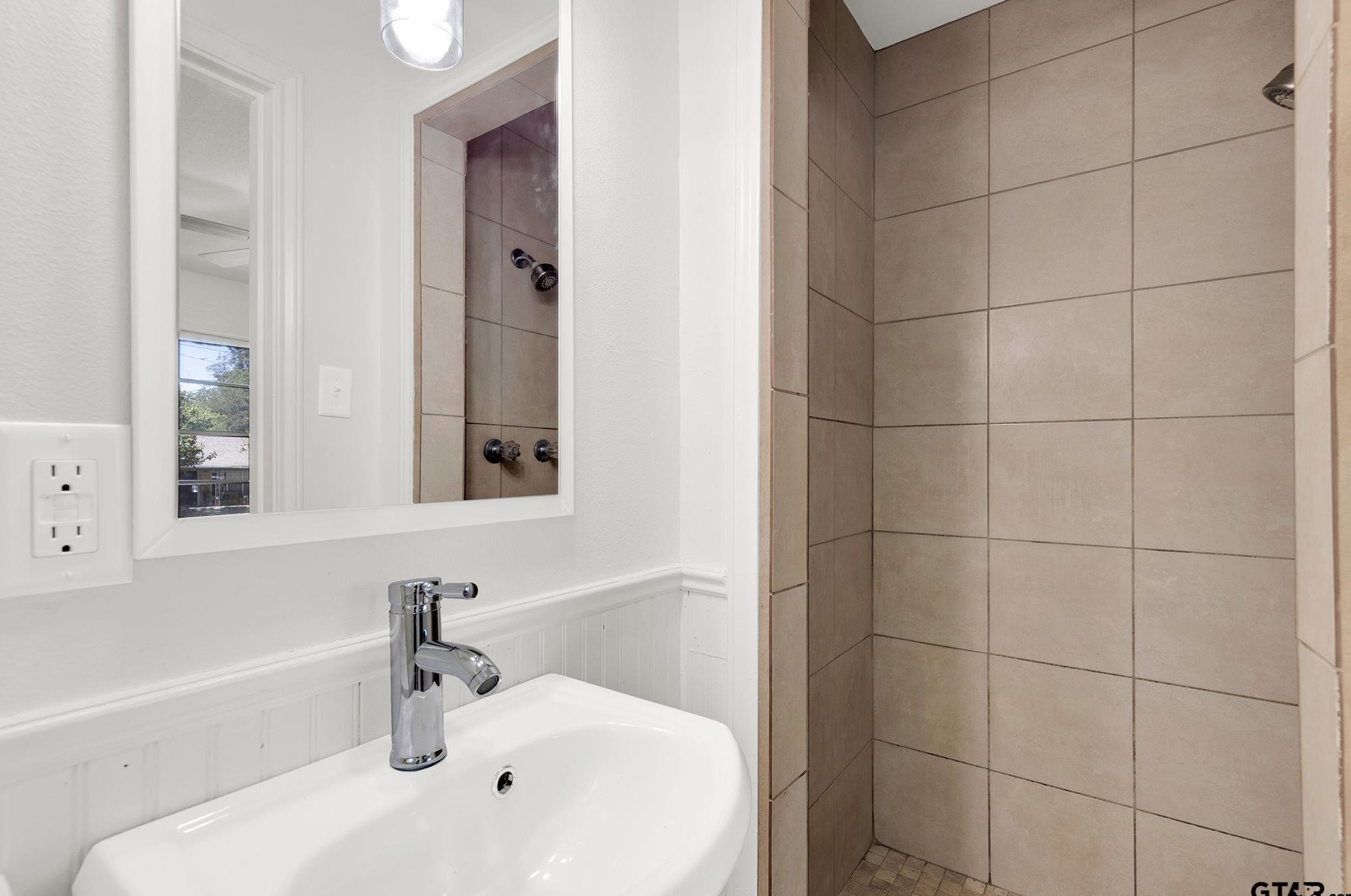 827 Palmer Ave, Tyler TX  75701-2371 exterior