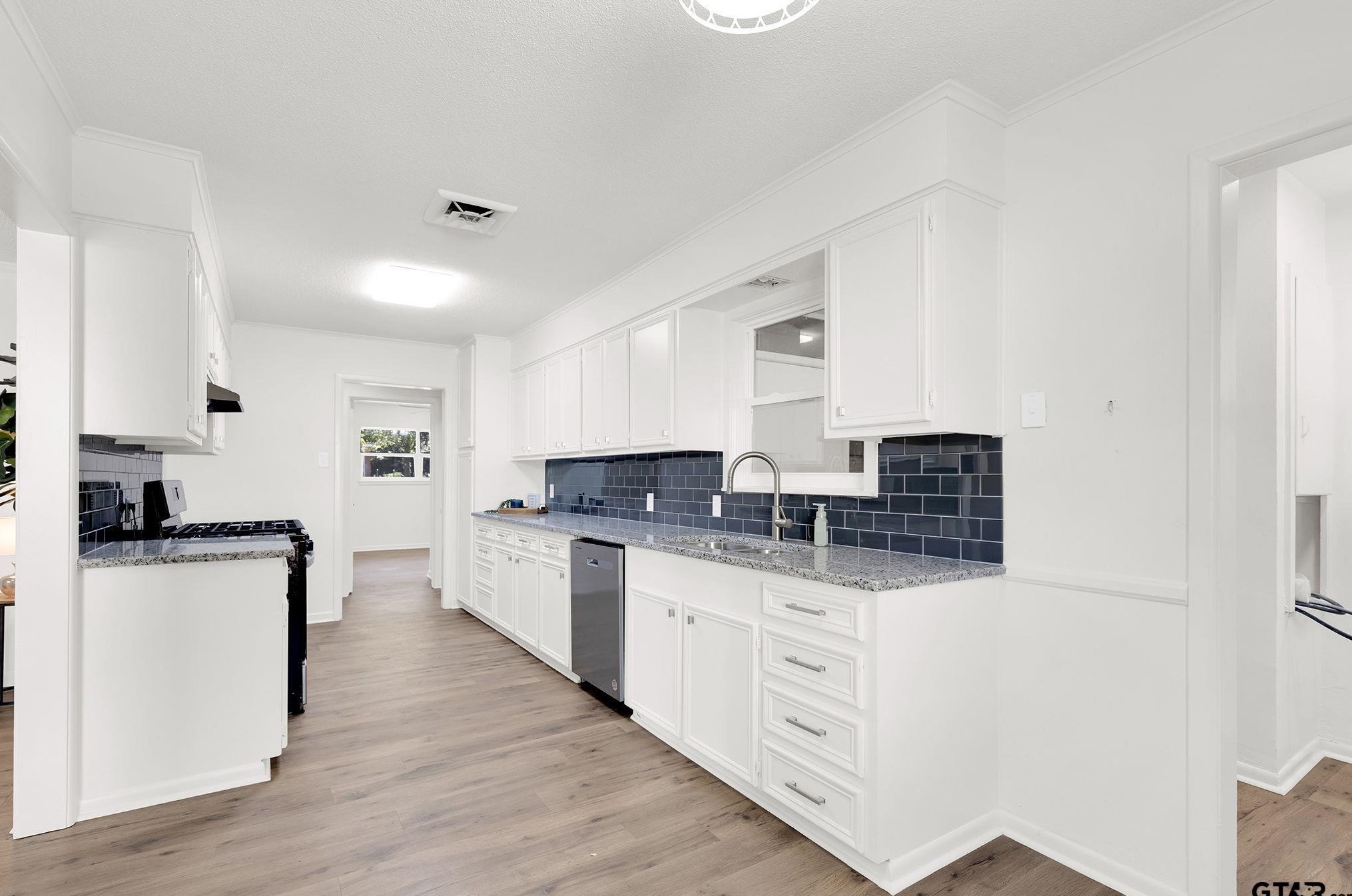 827 Palmer Ave, Tyler TX  75701-2371 exterior