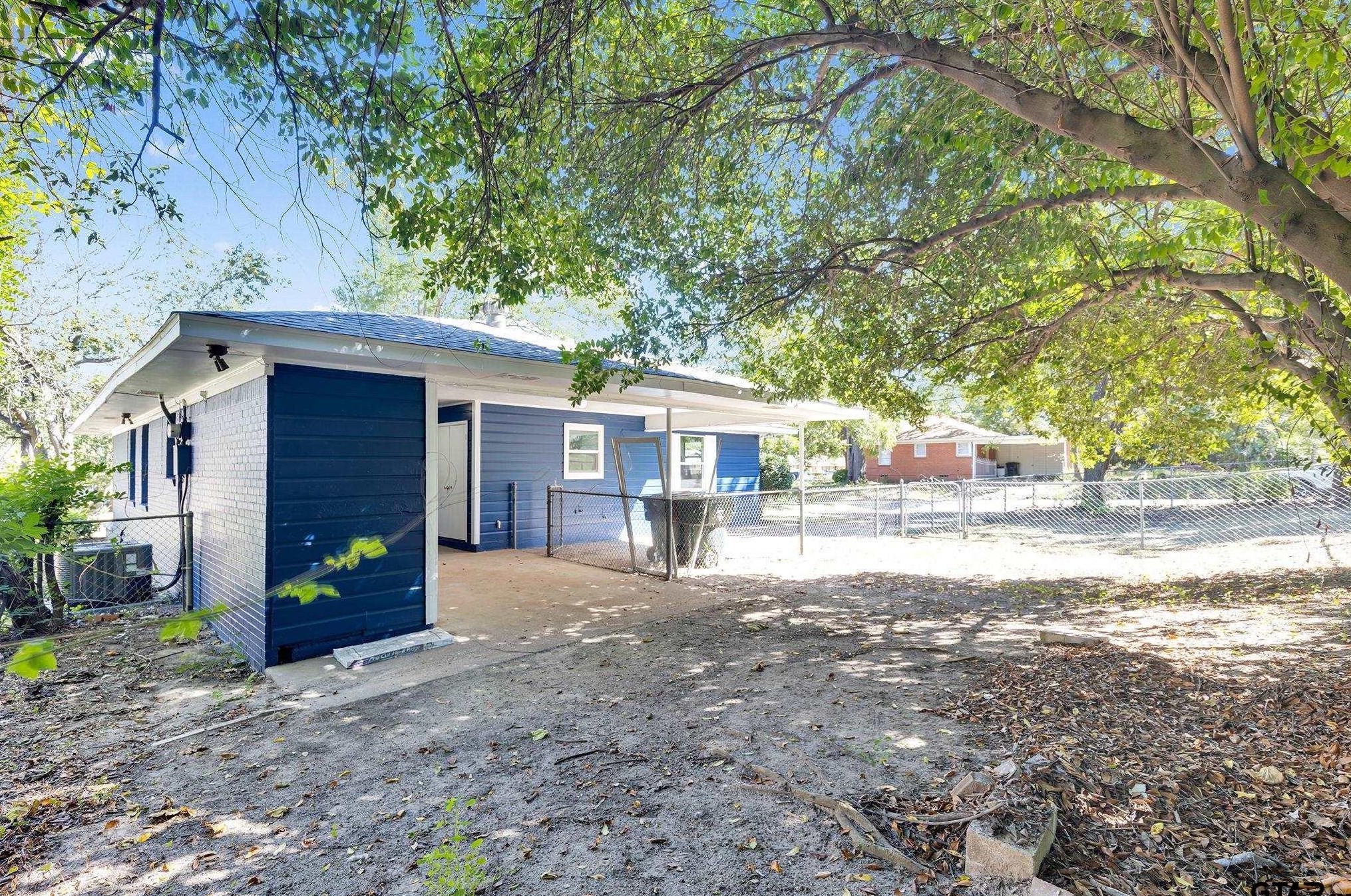 827 Palmer Ave, Tyler TX  75701-2371 exterior