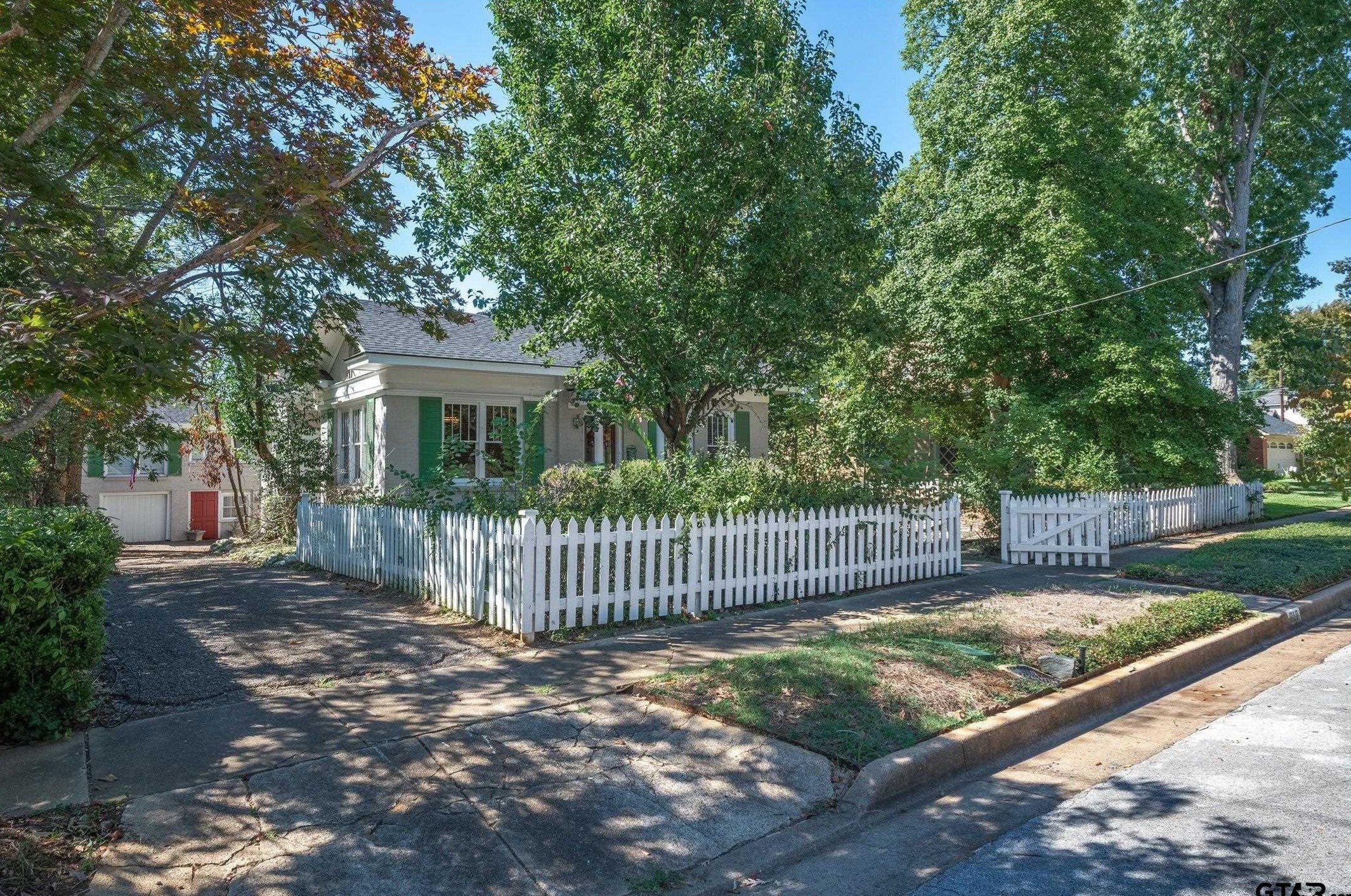 310 W Dobbs St, Tyler, TX 75701