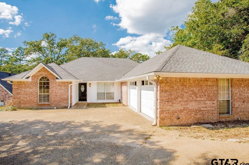 402 Lakeview Dr, Hide A Way, TX 75771