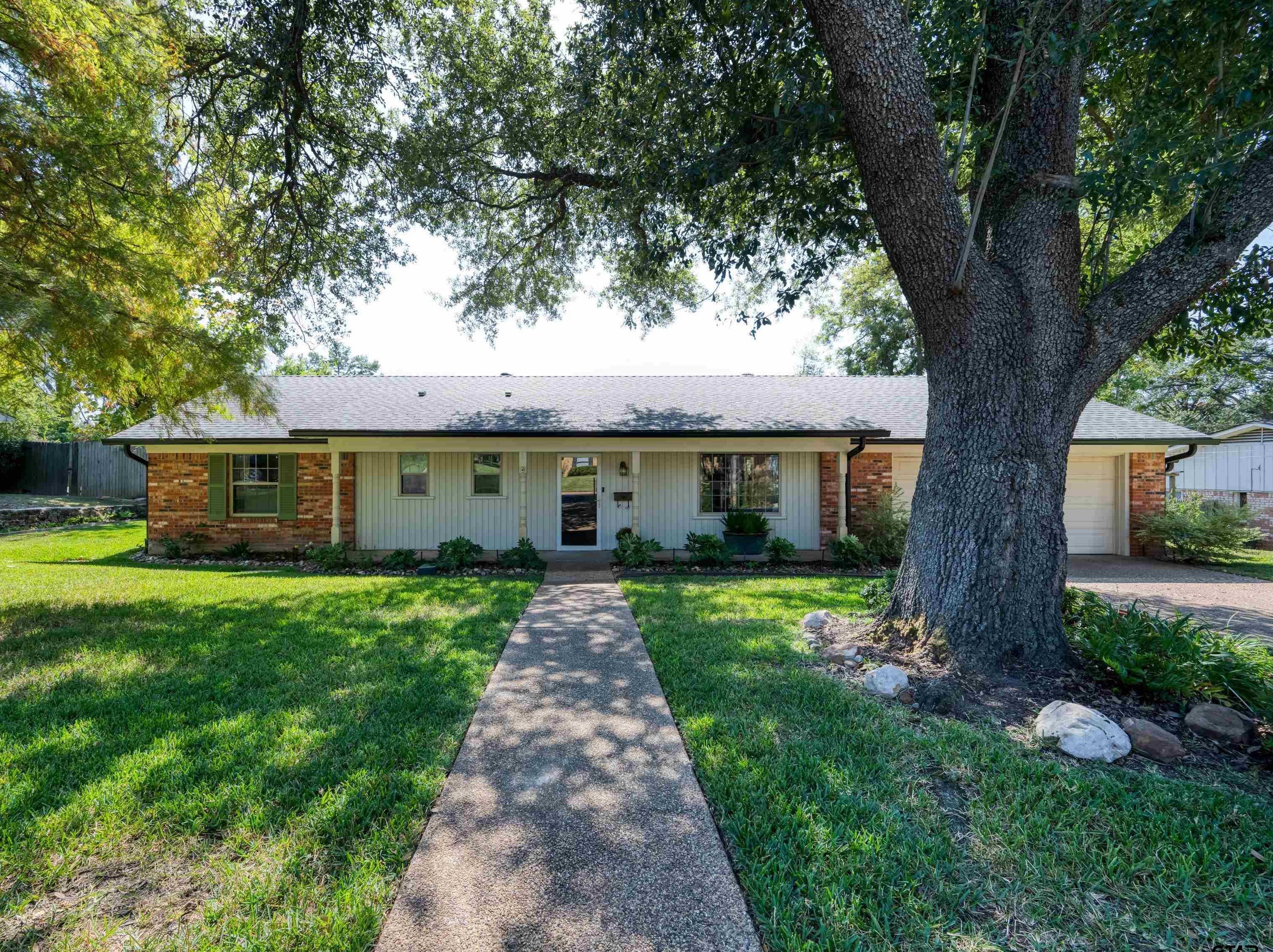 1711 Sterling Dr, Tyler, TX 75701-5814
