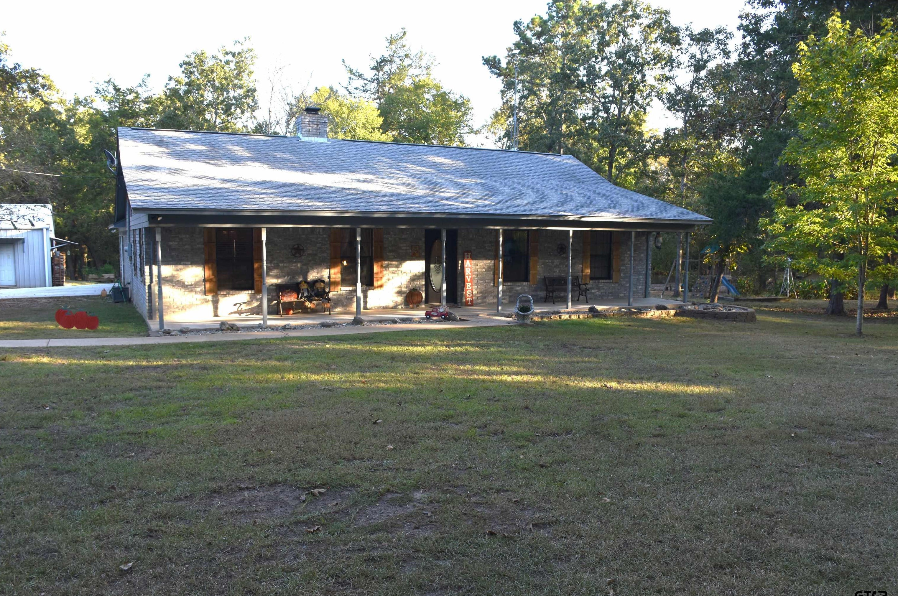 3707 An County Road 1231, Palestine, TX 75801