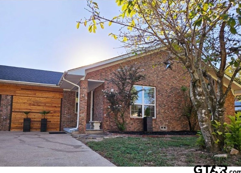 211 Francis Dr, Hide A Way, TX 75771