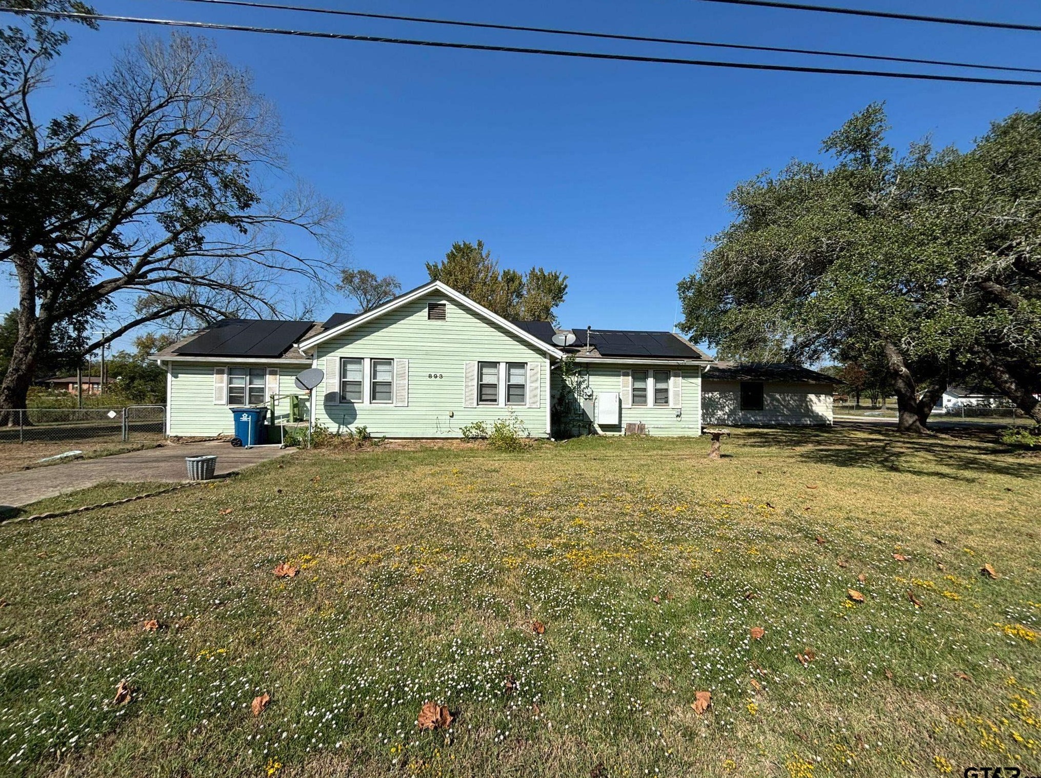 893 E Main St, Van, TX 75790