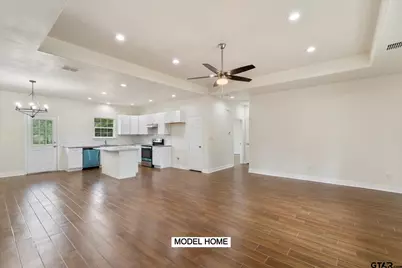211 S Quille, Mt Pleasant, TX 75455 - Photo 2