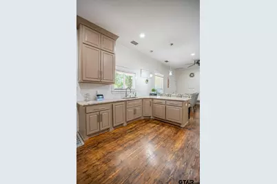 200 W Van St, Lindale, TX 75771 - Photo 18