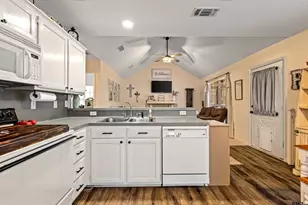 428 Cherrywood Ln, Holly Lake Ranch, TX 75765 - Photo 14