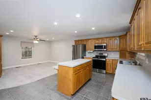 203 Lakewood Cir, Holly Lake Ranch, TX 75765 - Photo 10