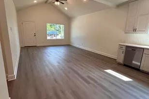 390 Alexander St, Kilgore, TX 75662 - Photo 4