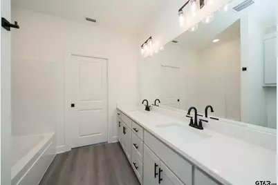 390 Alexander Street, Kilgore, TX 75662 - Photo 22