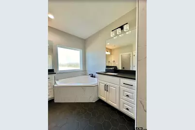 349 Brooks Dr, Gladewater, TX 75647 - Photo 28