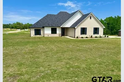 349 Brooks Dr, Gladewater, TX 75647 - Photo 2