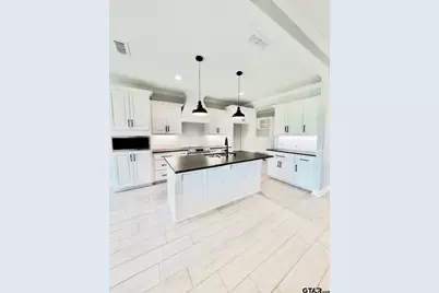 349 Brooks Dr, Gladewater, TX 75647 - Photo 8