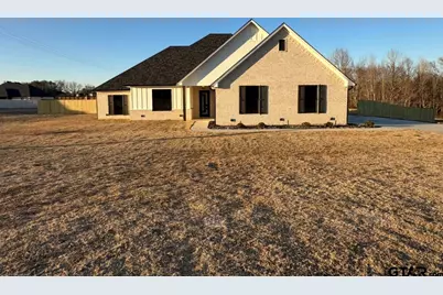 349 Brooks Dr, Gladewater, TX 75647 - Photo 2