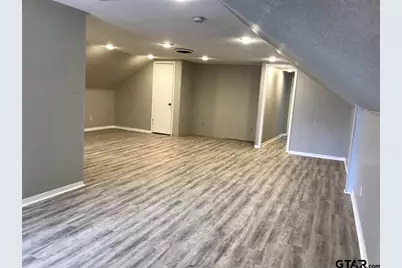 208 W Phillips, Apt 300, Tyler, TX 75701 - Photo 2