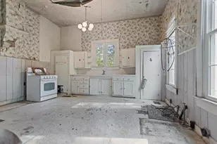 529 E Fm 323, Palestine, TX 75801 - Photo 16