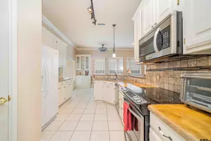 2215 Homestead, Tyler, TX 75701 - Photo 10